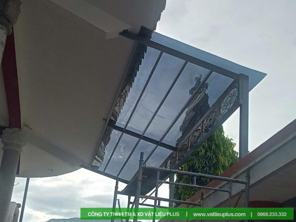 Tấm polycarbonate