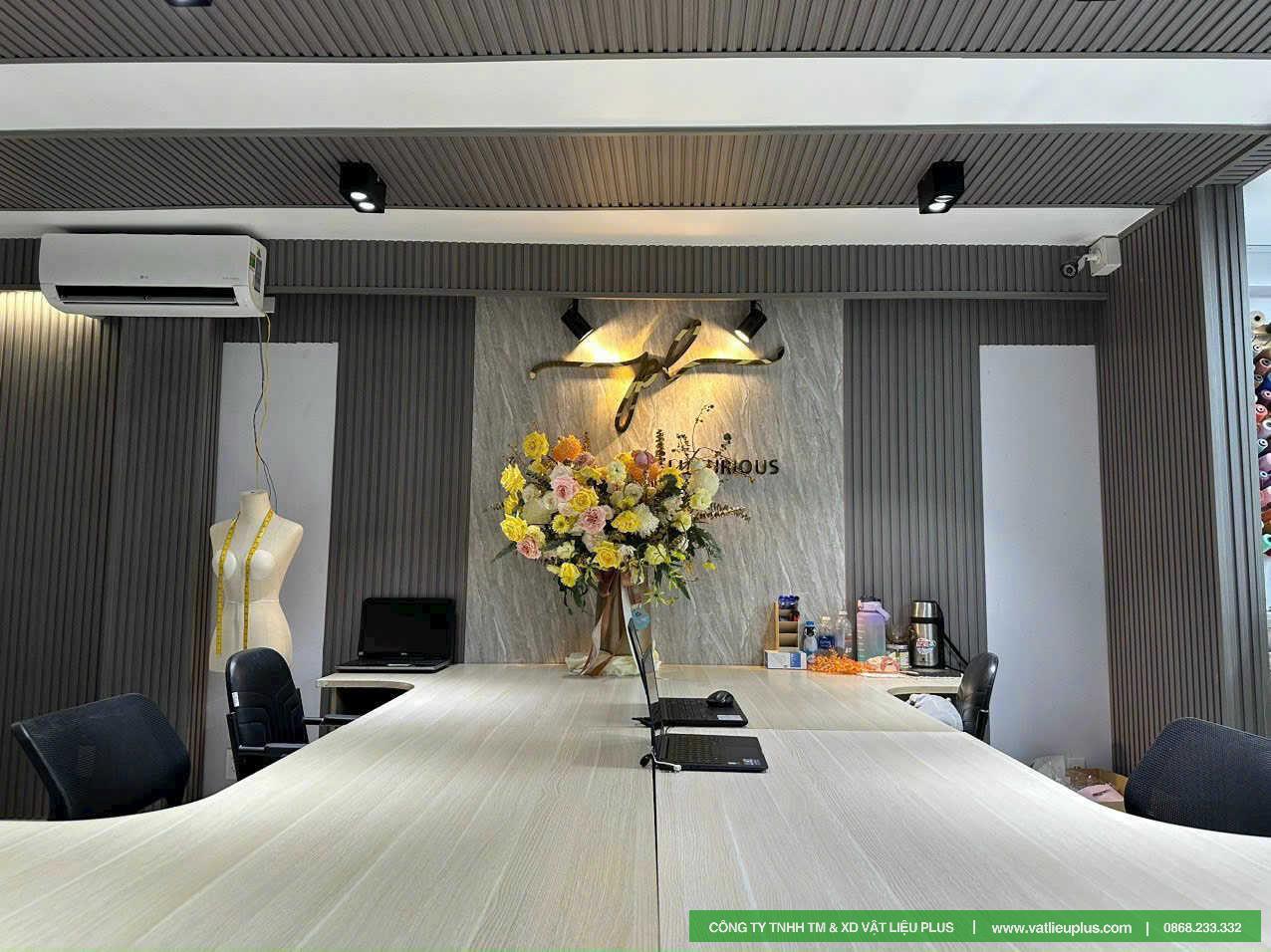 Tấm nhựa lam sóng ốp văn phòng