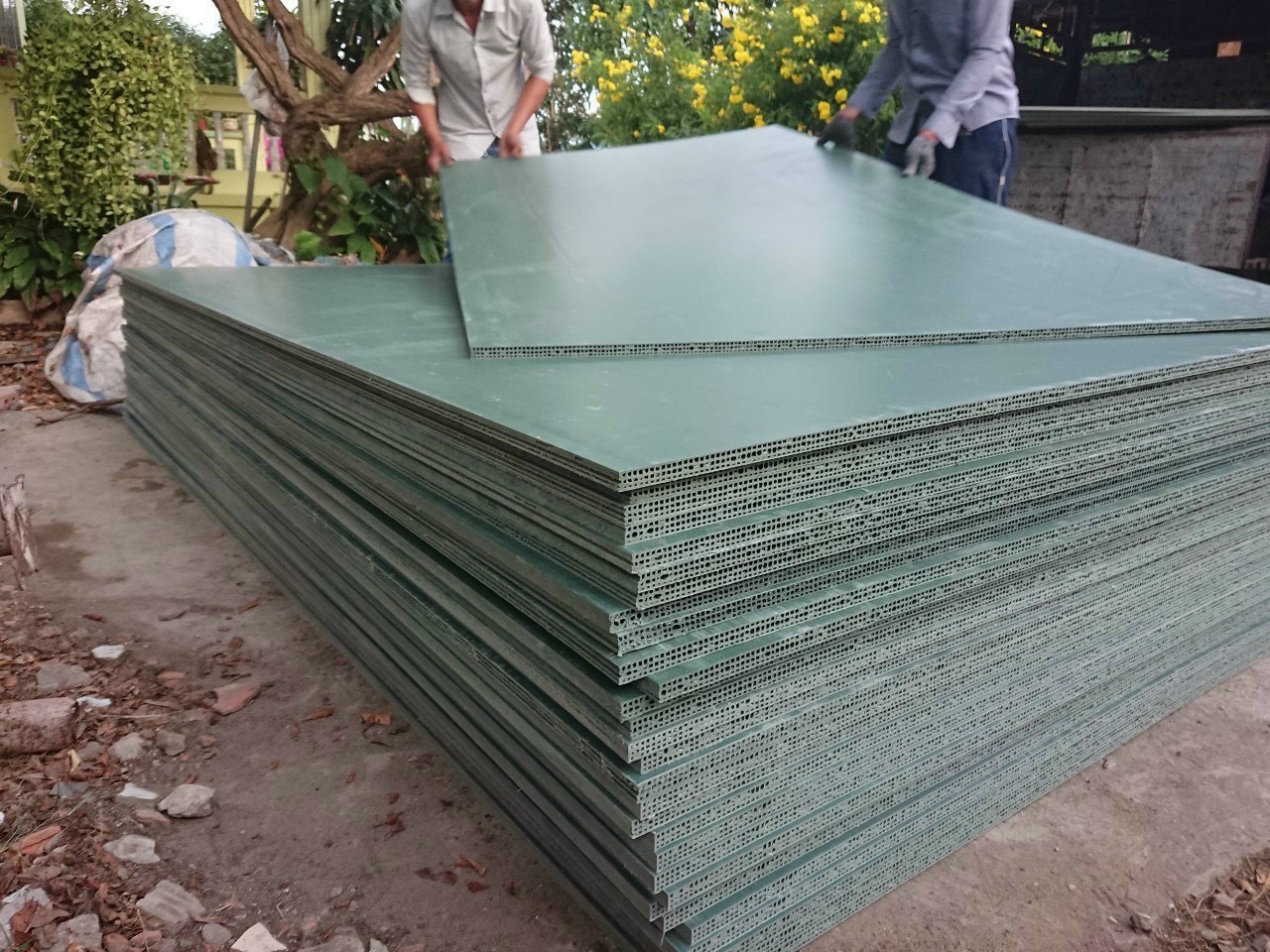 Tấm Nhựa Eco: Báo Giá, Ưu Điểm, Ứng Dụng Chịu Lực (A-Z) - Ảnh 7